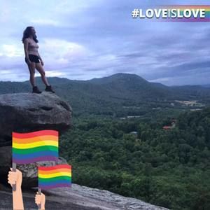 Meet your Posher, Caraline